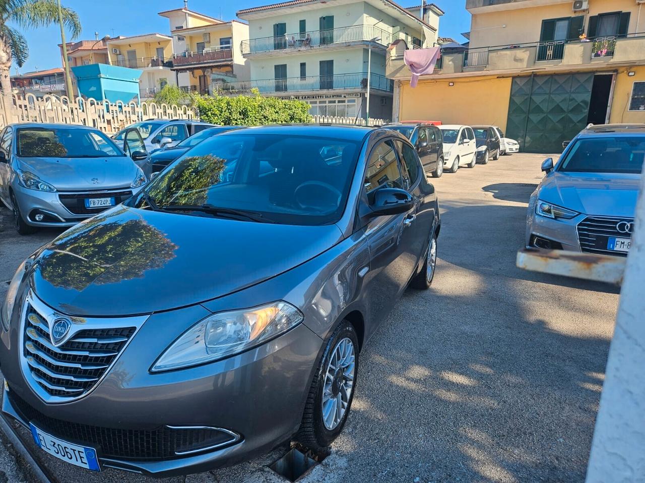 Lancia Ypsilon 1.2 Gold 2013