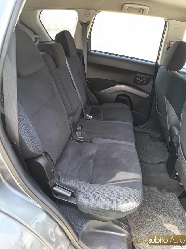 MITSUBISHI Outlander 2.0 DI-D Instyle 7 p.ti DPF