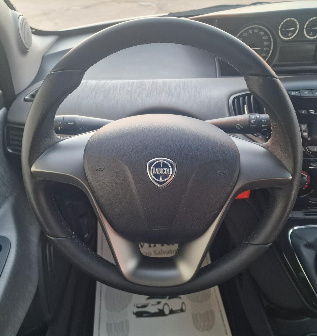 Lancia Ypsilon 1.2 69 CV Unyca