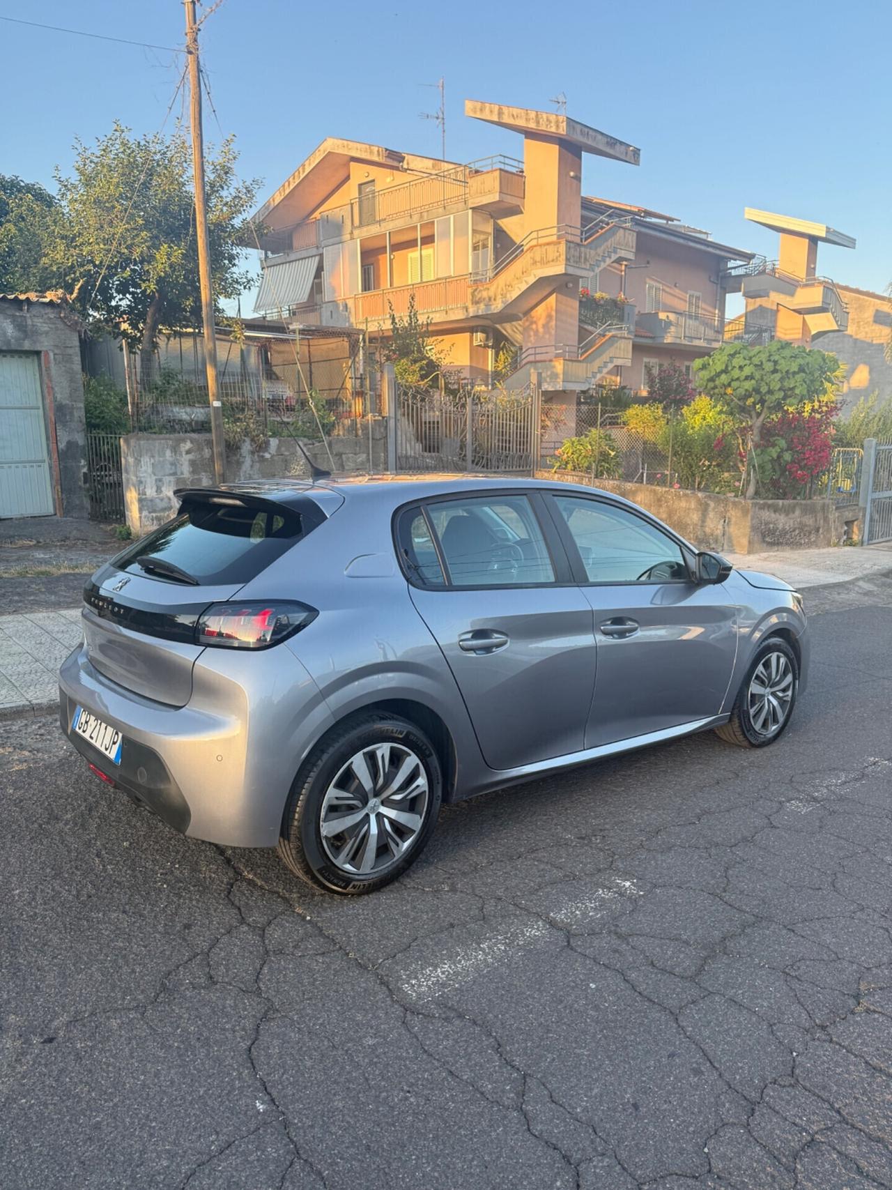 Peugeot 208 PureTech 75cv