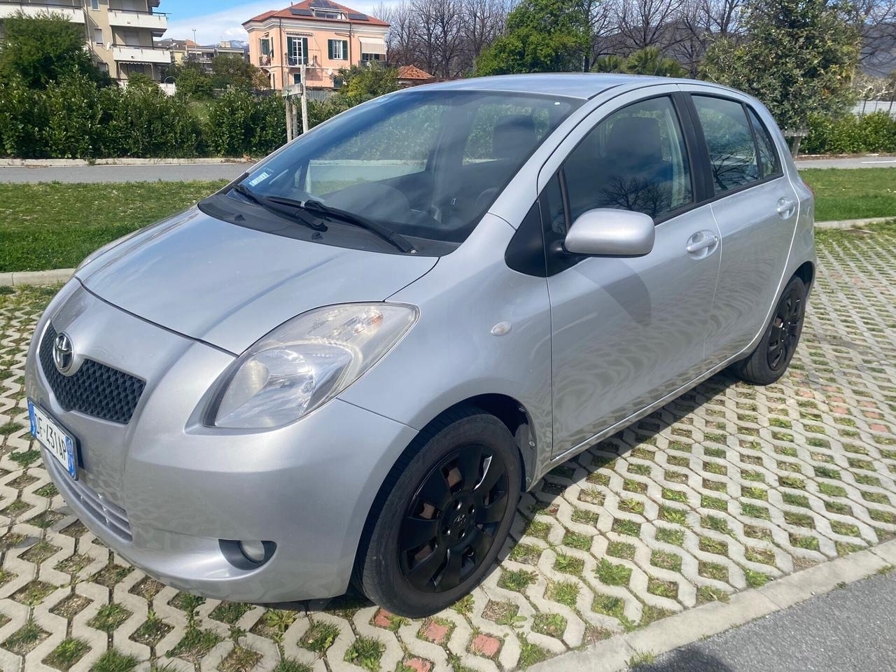 Toyota Yaris 1.0 5 porte Sol