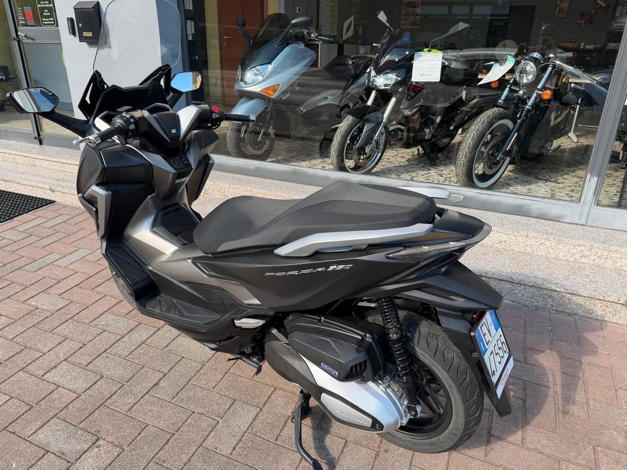 Honda Forza 350