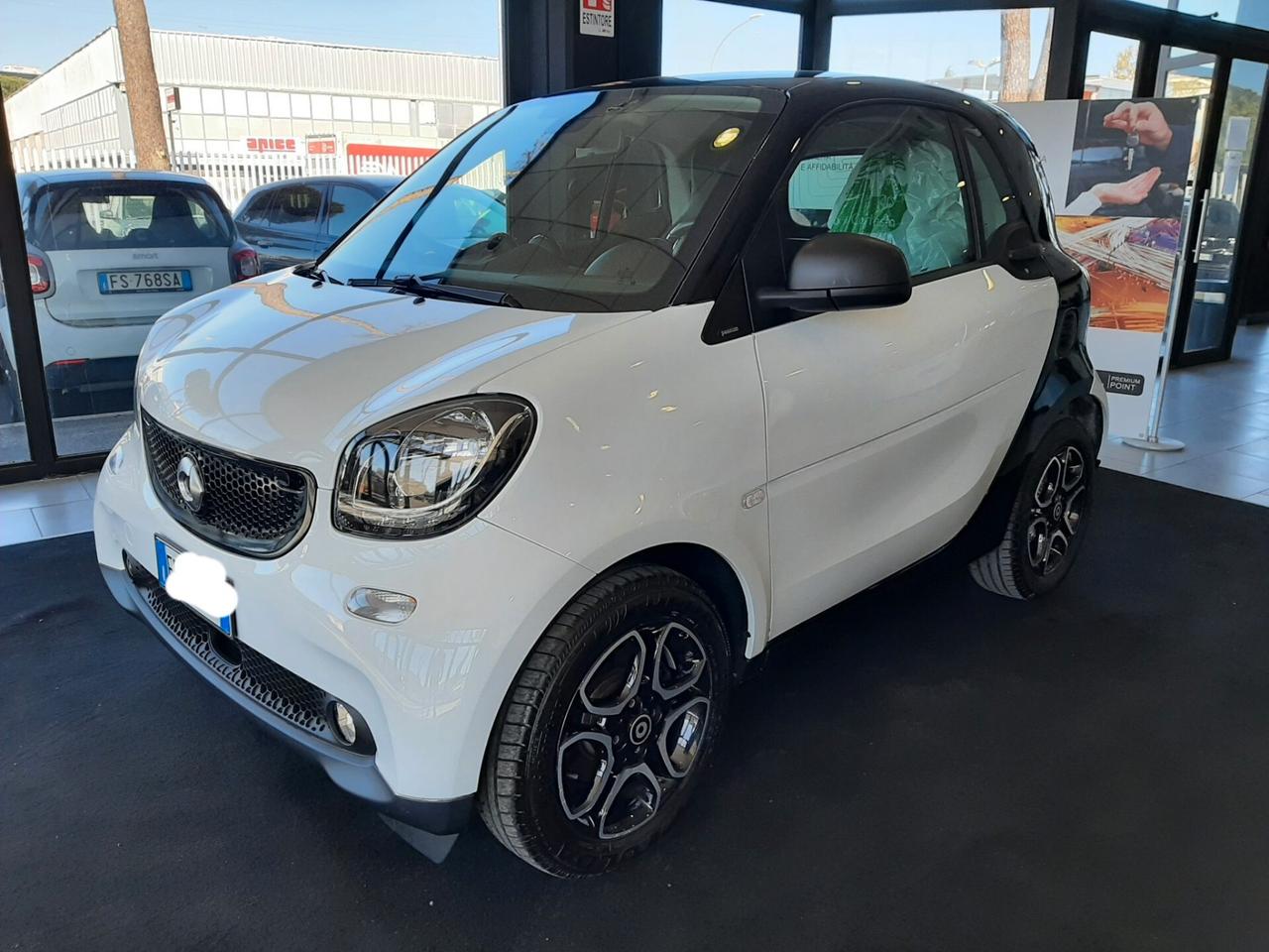 NOLEGGIO SMART FORTWO COUPE’ 70 1.0 52KW PASSION TWINAMIC – (150 KM GIORNALIERI INCLUSI) FORMULA SETTIMANALE: 280,00 EURO FORMULA MENSILE: 750,00 EURO