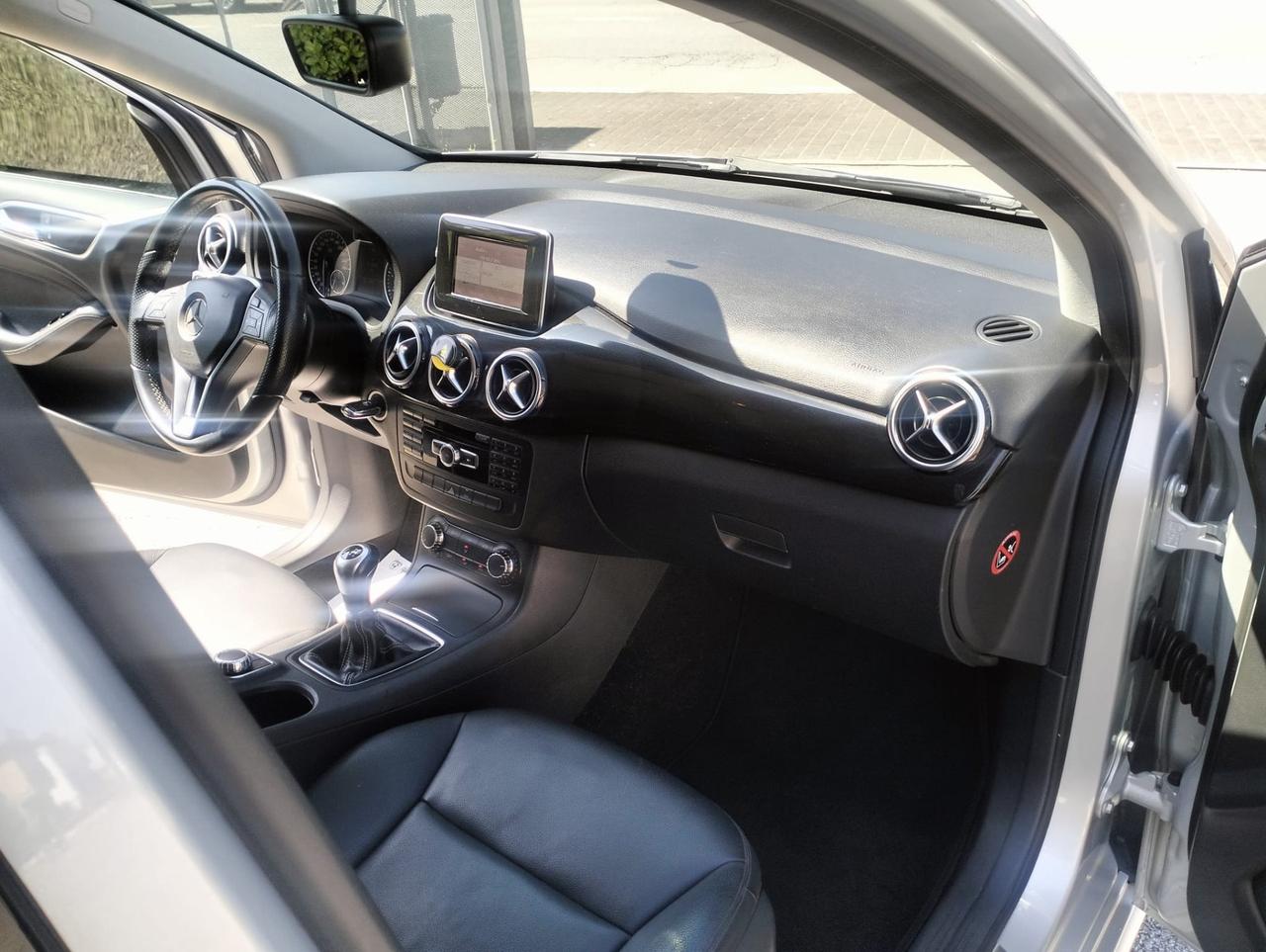 Mercedes-benz B 180 Benz Premium