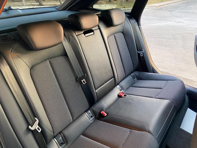 AUDI A6 Avant 40 2.0 TDI quattro S tronic S line Plus.