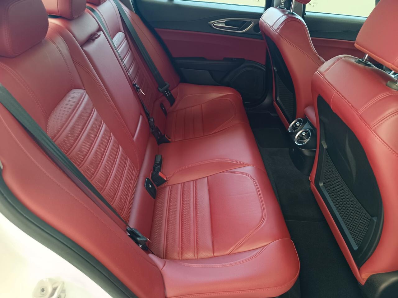 Alfa Romeo Giulia 2.2 Turbodiesel 210 CV AT8 AWD Q4 Veloce