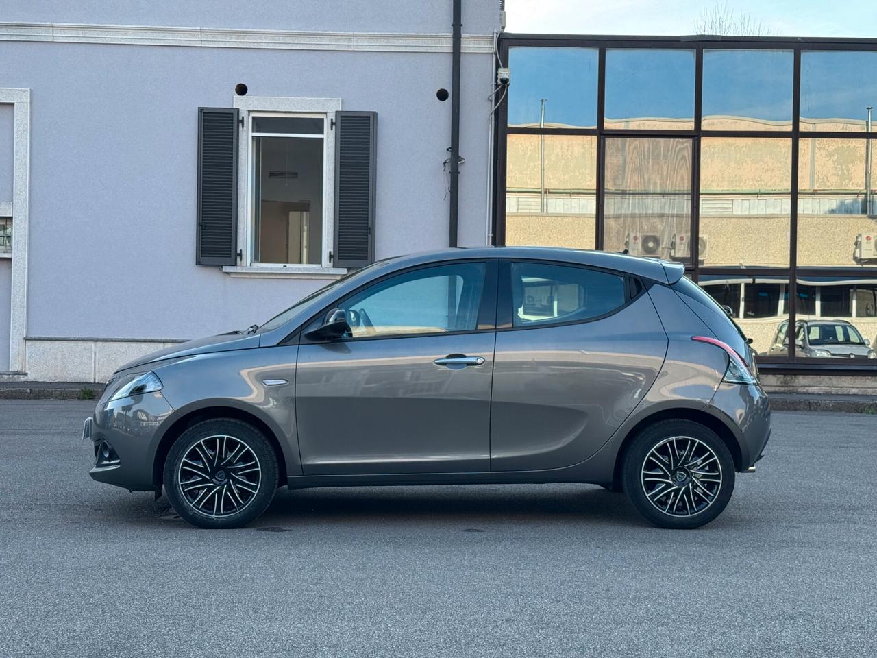 Lancia Ypsilon 1.0 FireFly 5 porte S&S Hybrid Silver Plus OK NEOPATENTATI - UNICO PROPRIETARIO