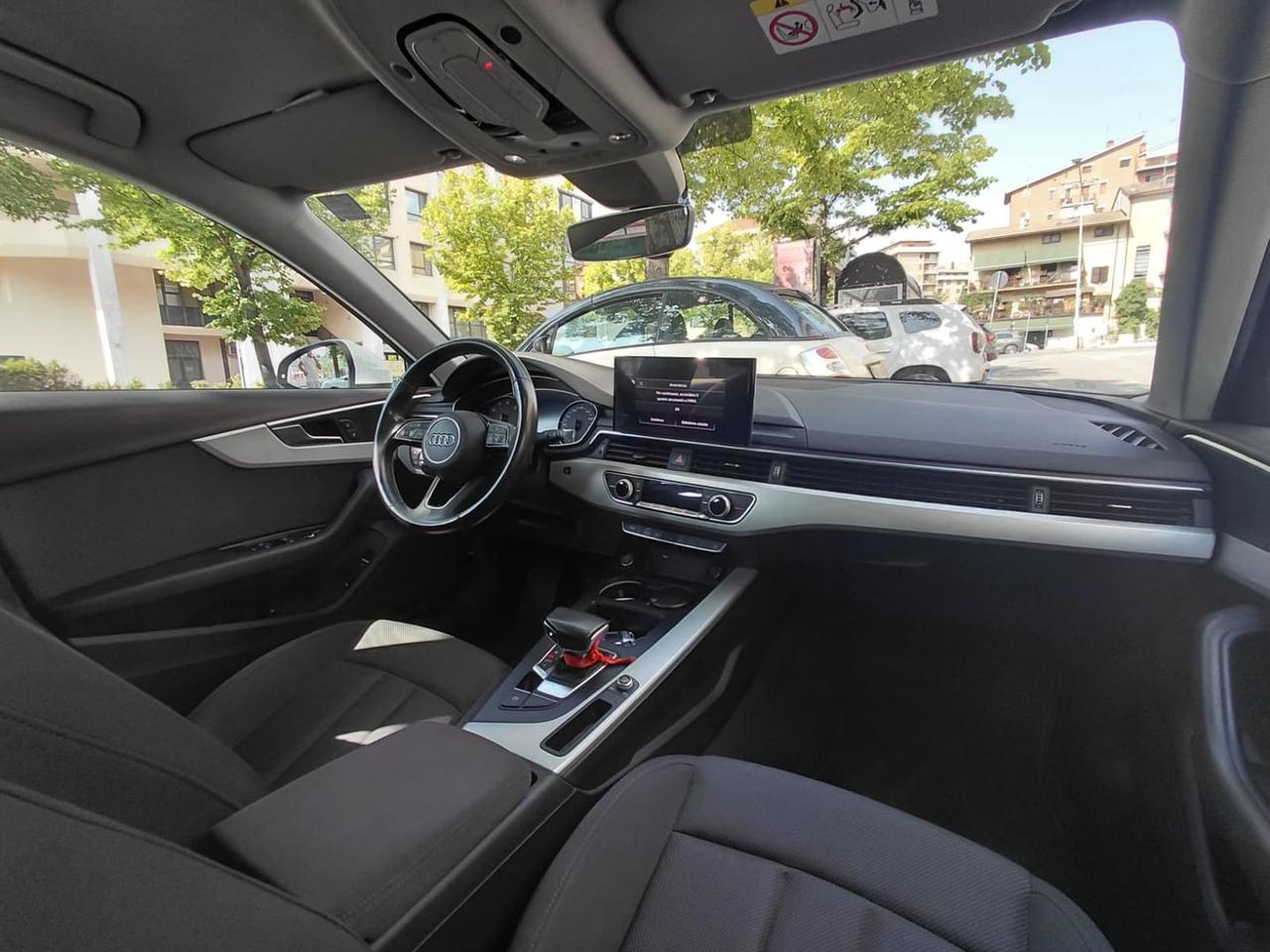 Audi A4 Business Advanced 40g-tron #11848