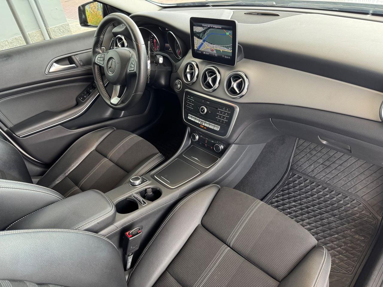 Mercedes-Benz GLA 220 Premium GLA 220 D #6418