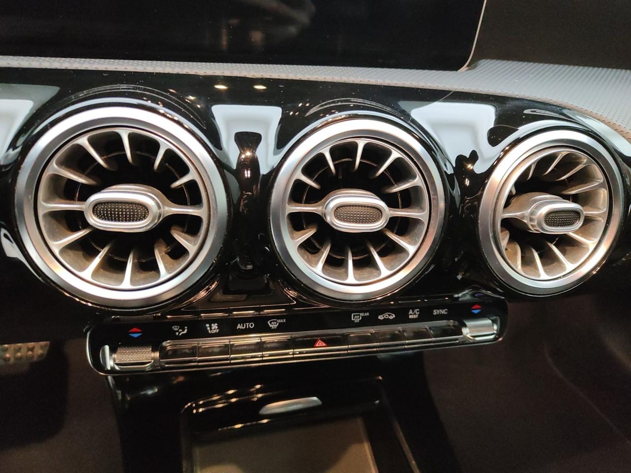 MERCEDES Classe A - W177 2018 A 180 D 116CV AMG LINE PREMIUM AUTO