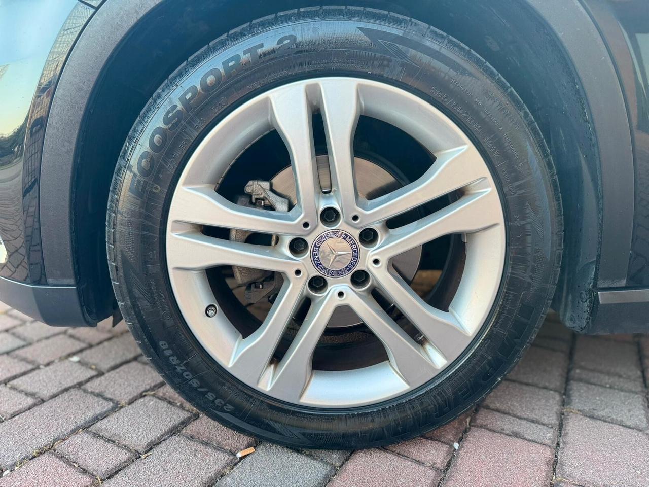 MERCEDES GLA 180d Premium