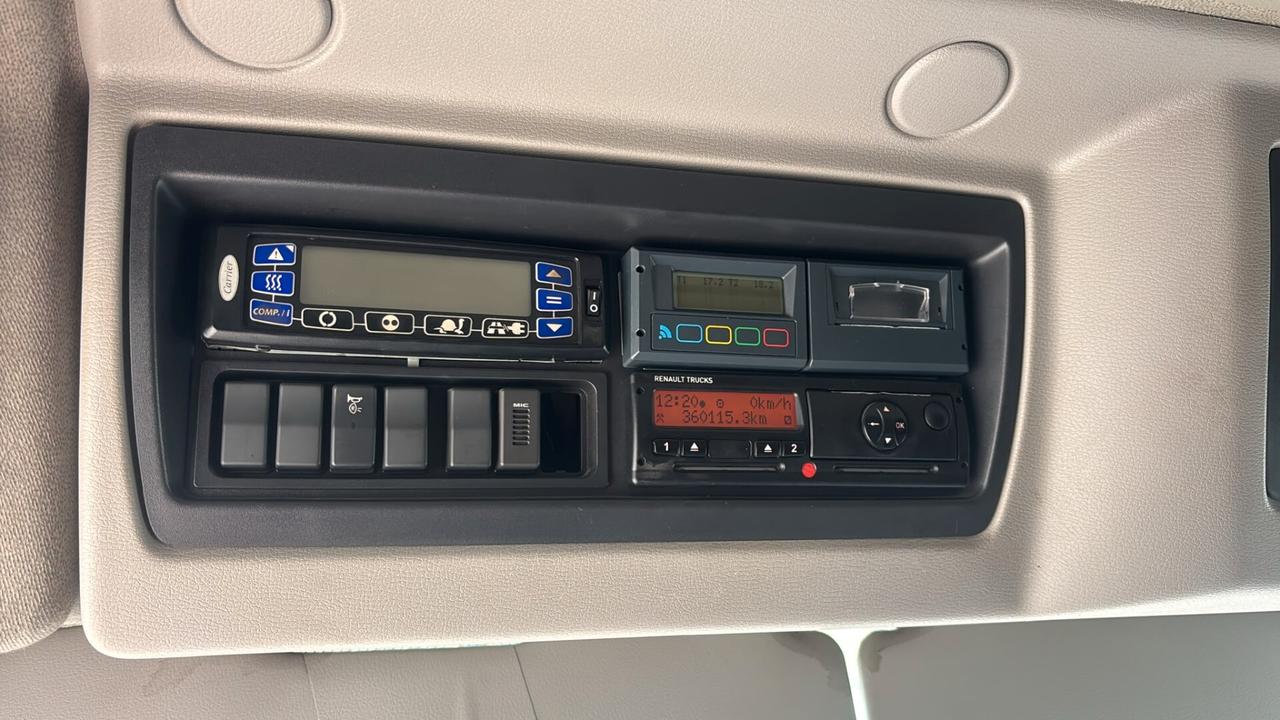 Renault D 26 Wide tre assi frigo