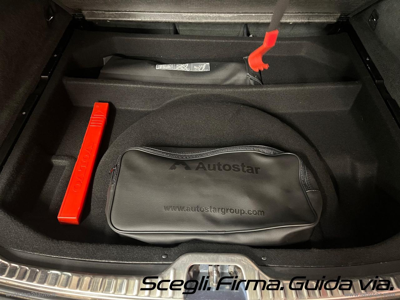 VOLVO XC60 D4 Summum|TETTO APRIBILE|PELLE|SEDILI RISC.