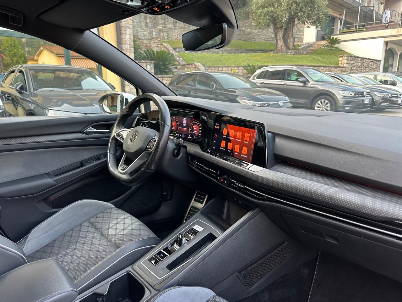 Volkswagen Golf Variant 1.5 eTSI 150 CV EVO ACT DSG R-Line