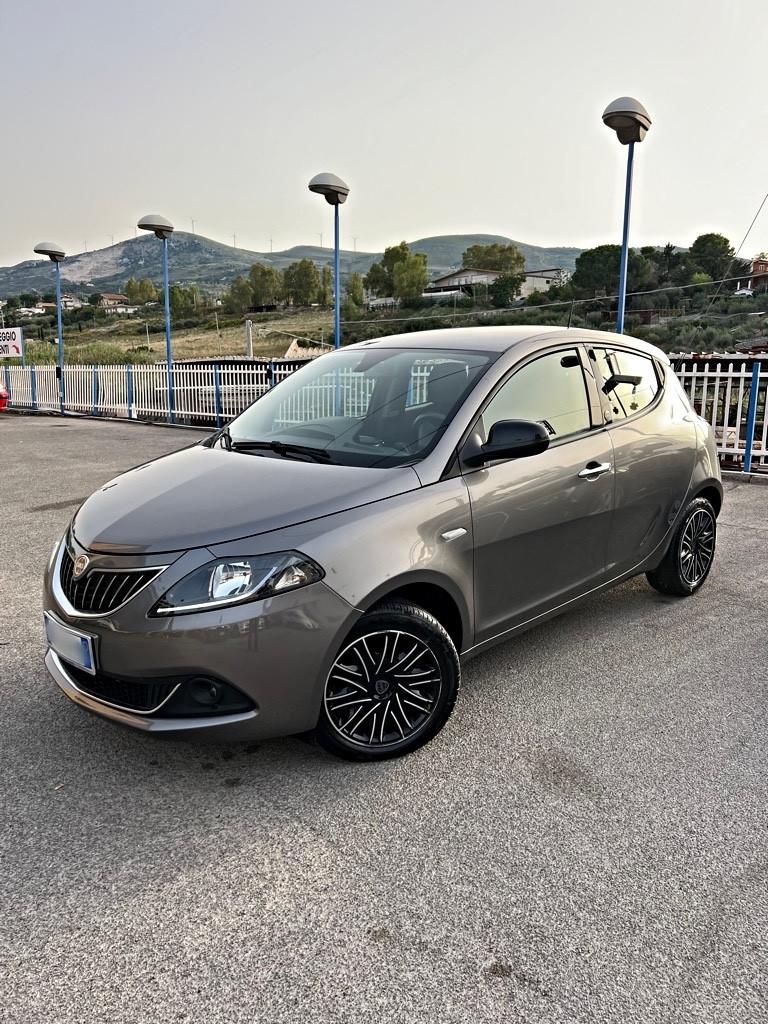 Lancia Ypsilon 1.0 Hybrid 2021