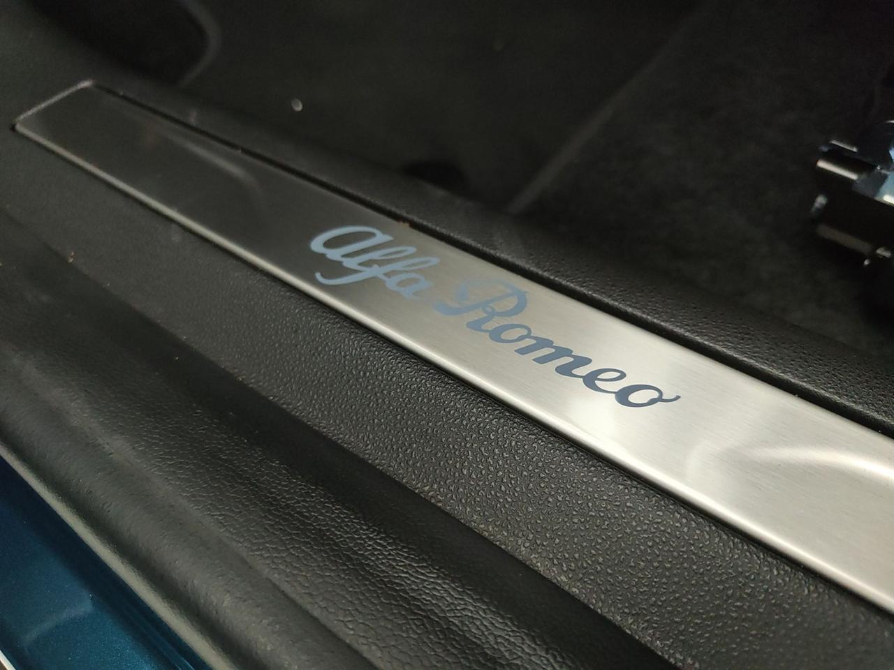 ALFA ROMEO Junior 156CV BEV SPECIALE (PACK TECHNO)