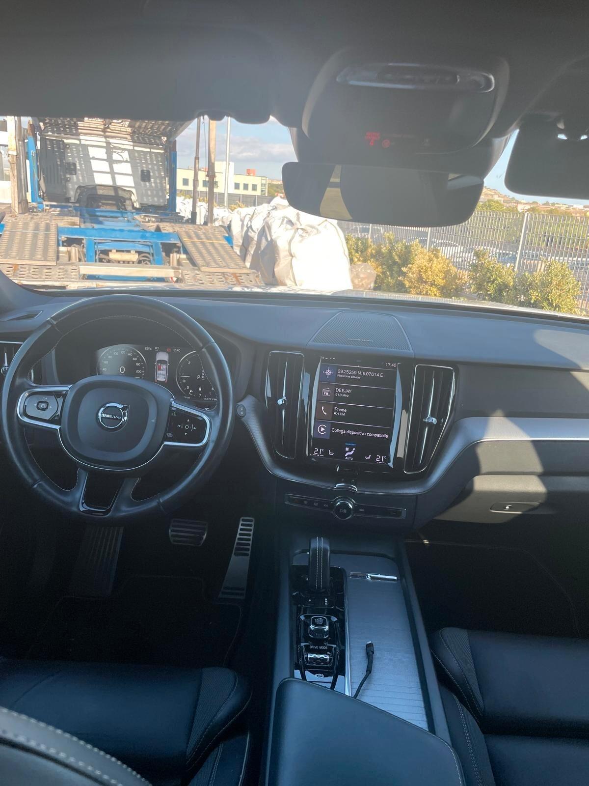 Volvo XC 60 XC60 B4 (d) AWD Geartronic R-design