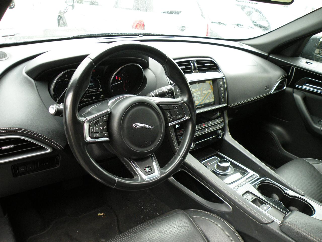 Jaguar F-Pace 2.0 D 180 CV AWD aut. R-Sport