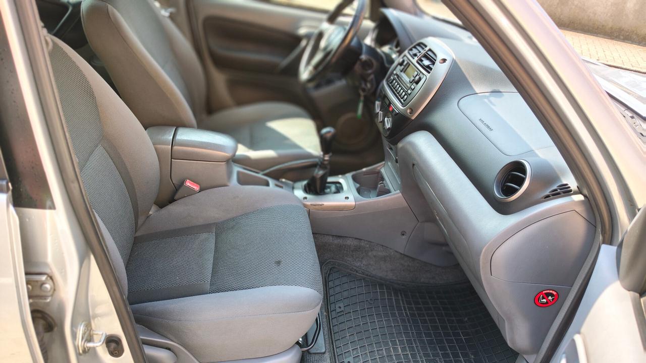 Toyota RAV 4 2.0 Tdi D-4D 5p Sol Gancio traino