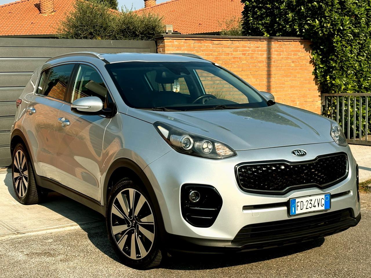 KIA SPORTAGE 1.7D 6m- Pelle,Nav,Camera-EURO 6-2016
