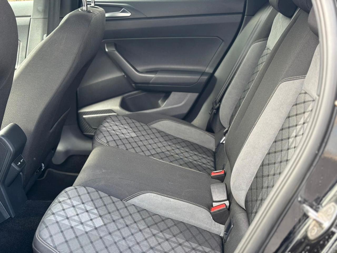 Volkswagen Polo 1.0 TSI DSG R-Line