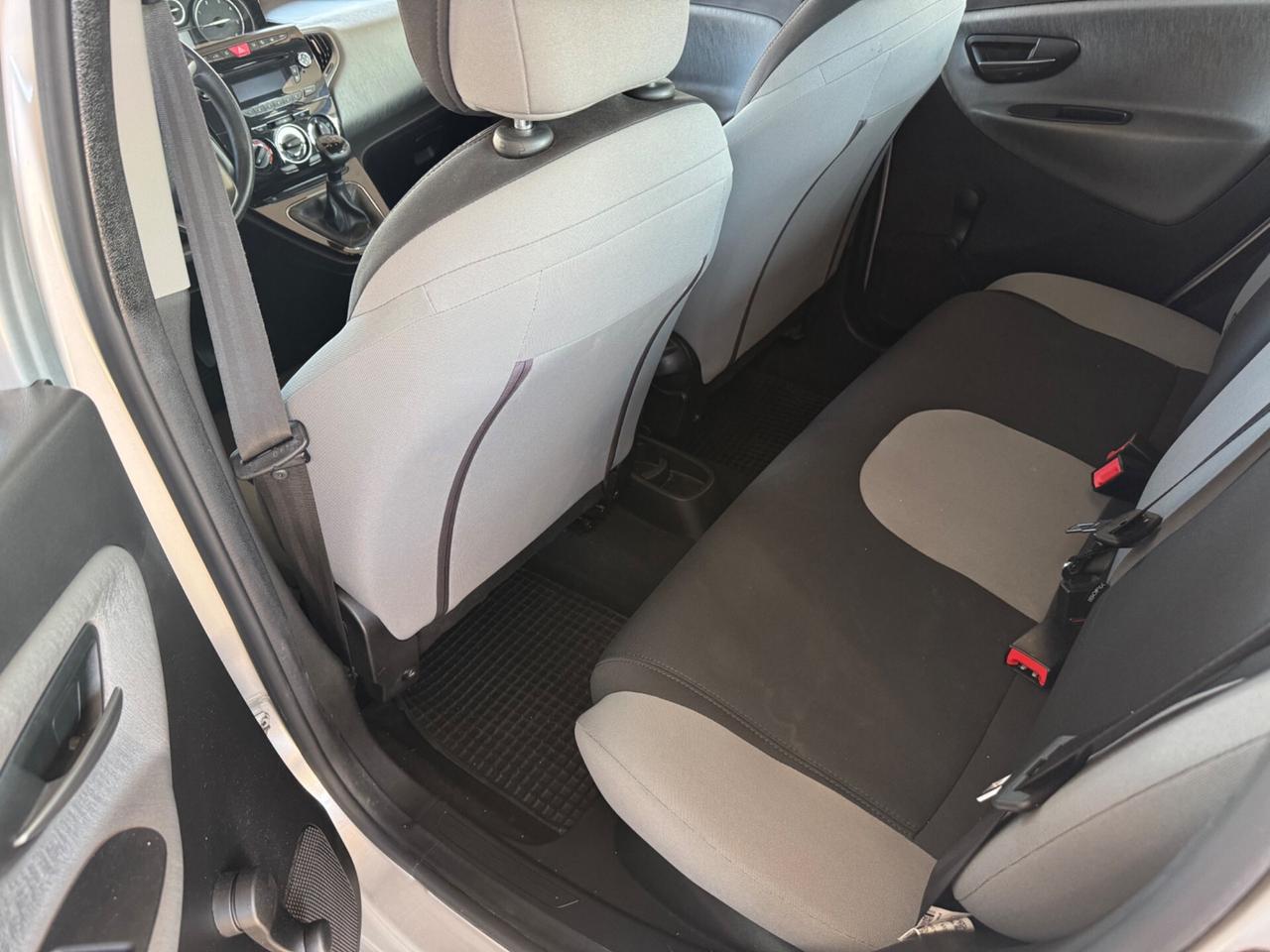 Lancia Ypsilon 1.3 MJT 16V 95 CV 5 porte S&S Silver