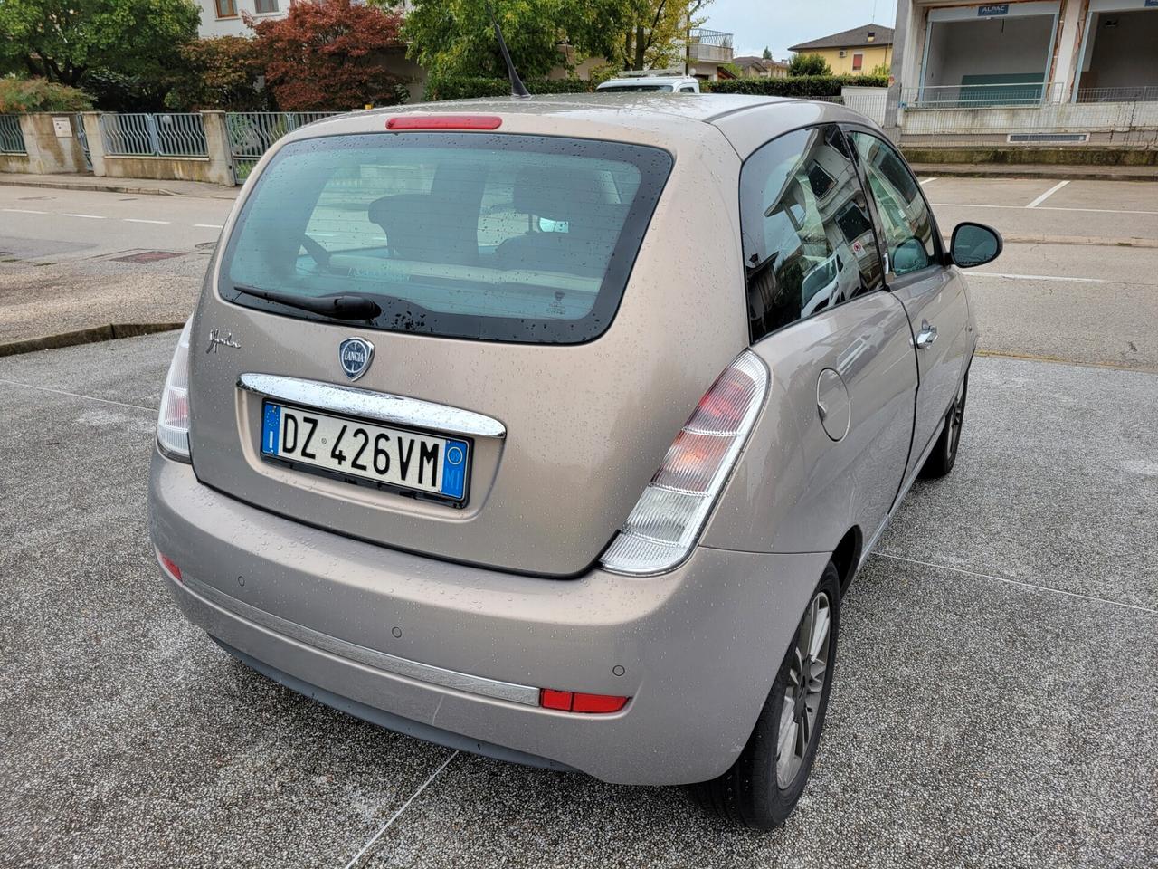 Lancia Ypsilon 1.4 16V 95cv Platino Automatica