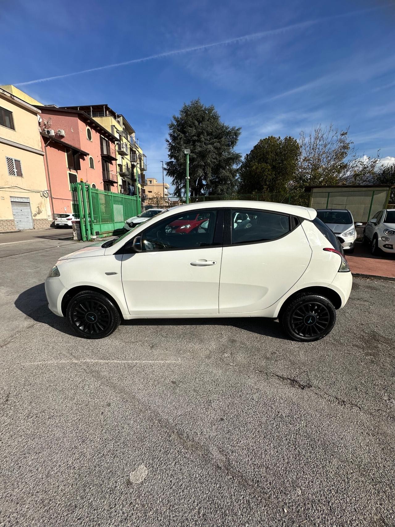 Lancia Ypsilon 0.9 TwinAir 85 CV 5 porte Metano Ecochic Gold