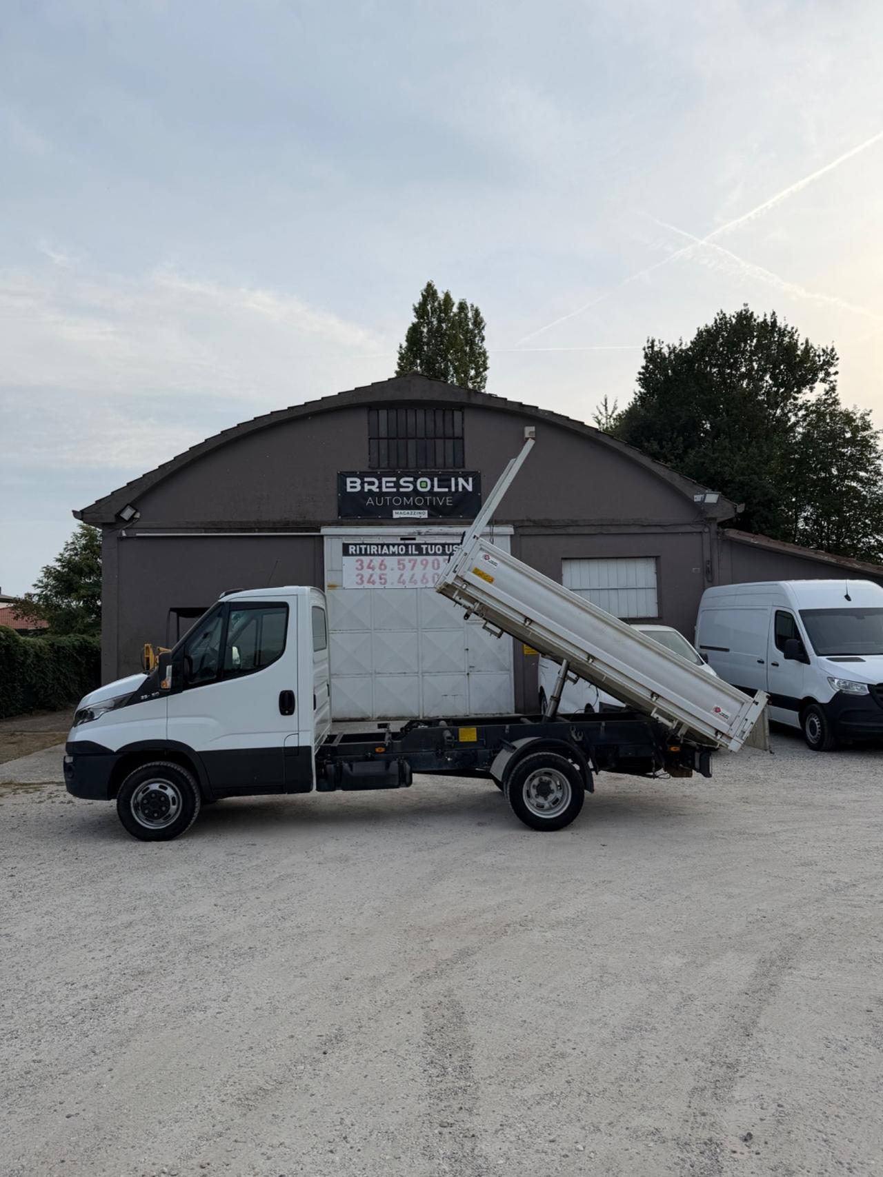 Iveco Daily ribaltabile con gru
