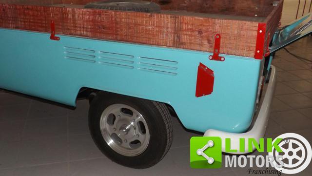 VOLKSWAGEN T2 26B1 con cassone completamente restaurato