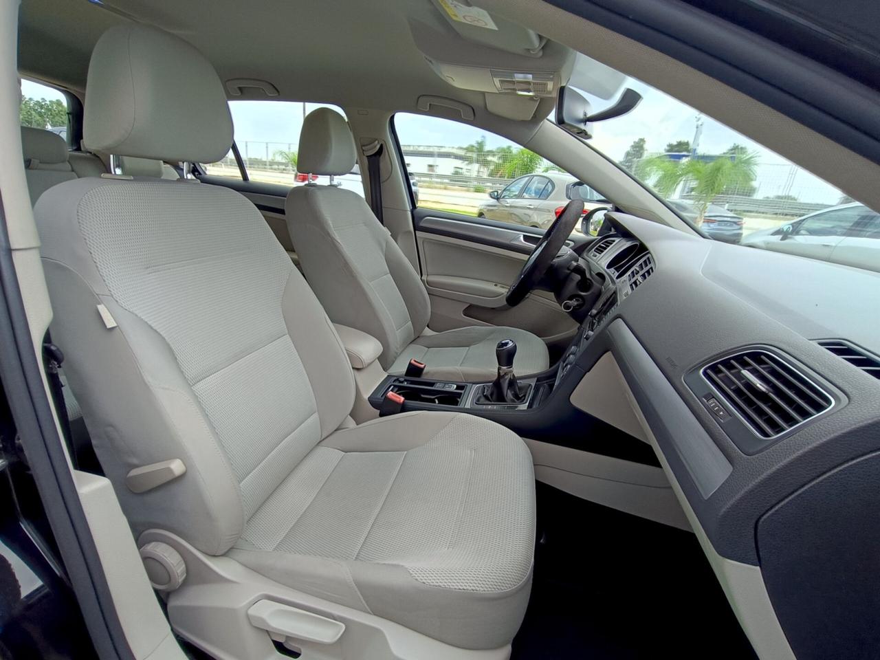 Volkswagen Golf Business 1.6 TDI 5p. Highline BlueMotion Technology . 2015