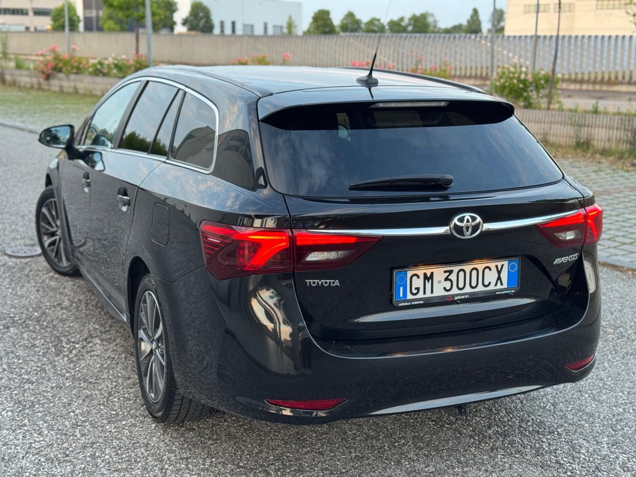 Toyota Avensis 2.0d 143cv Edition-S Euro 6B