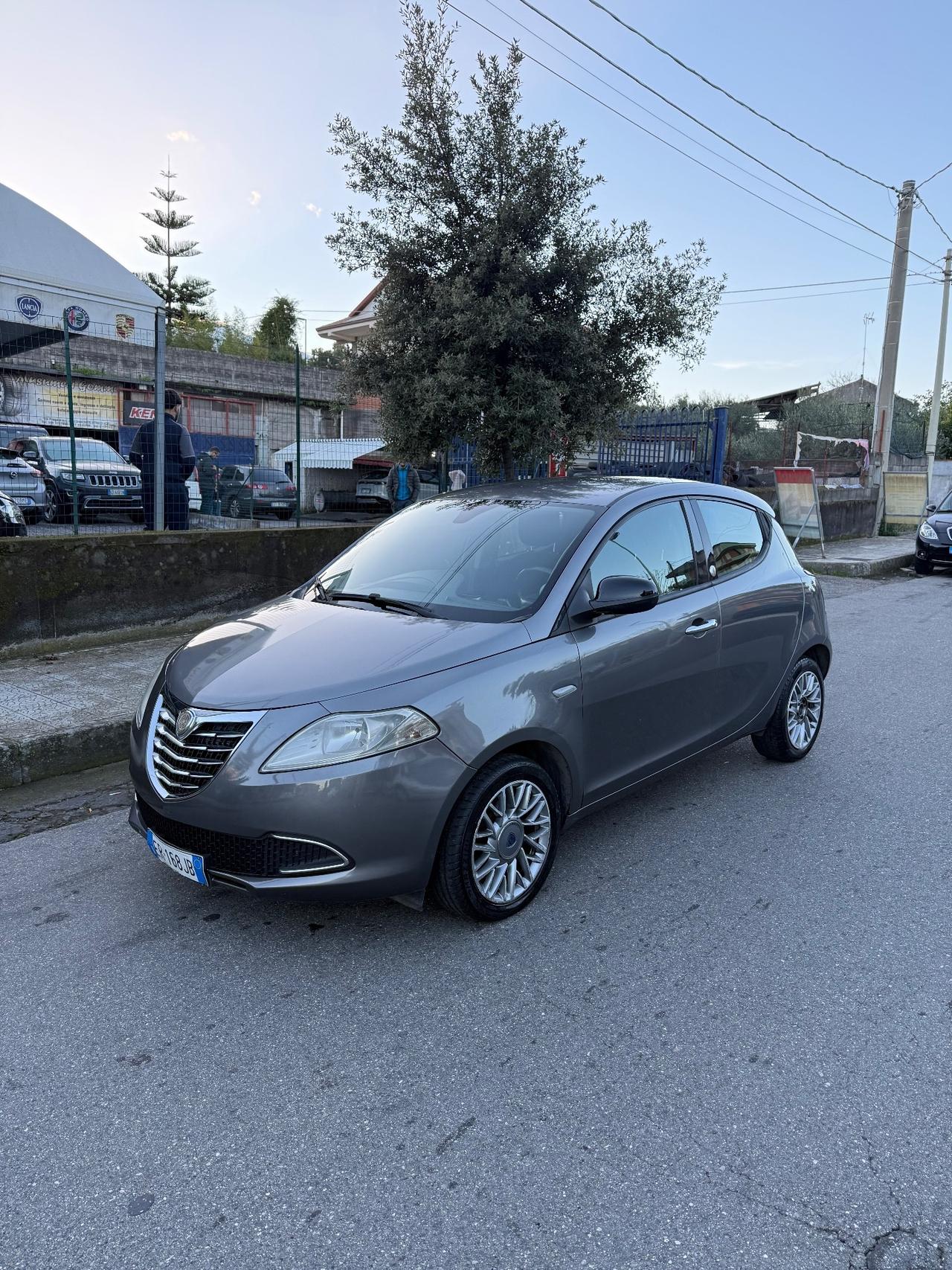 Lancia Ypsilon 1.2 69 CV 5 porte GPL Ecochic Platinum