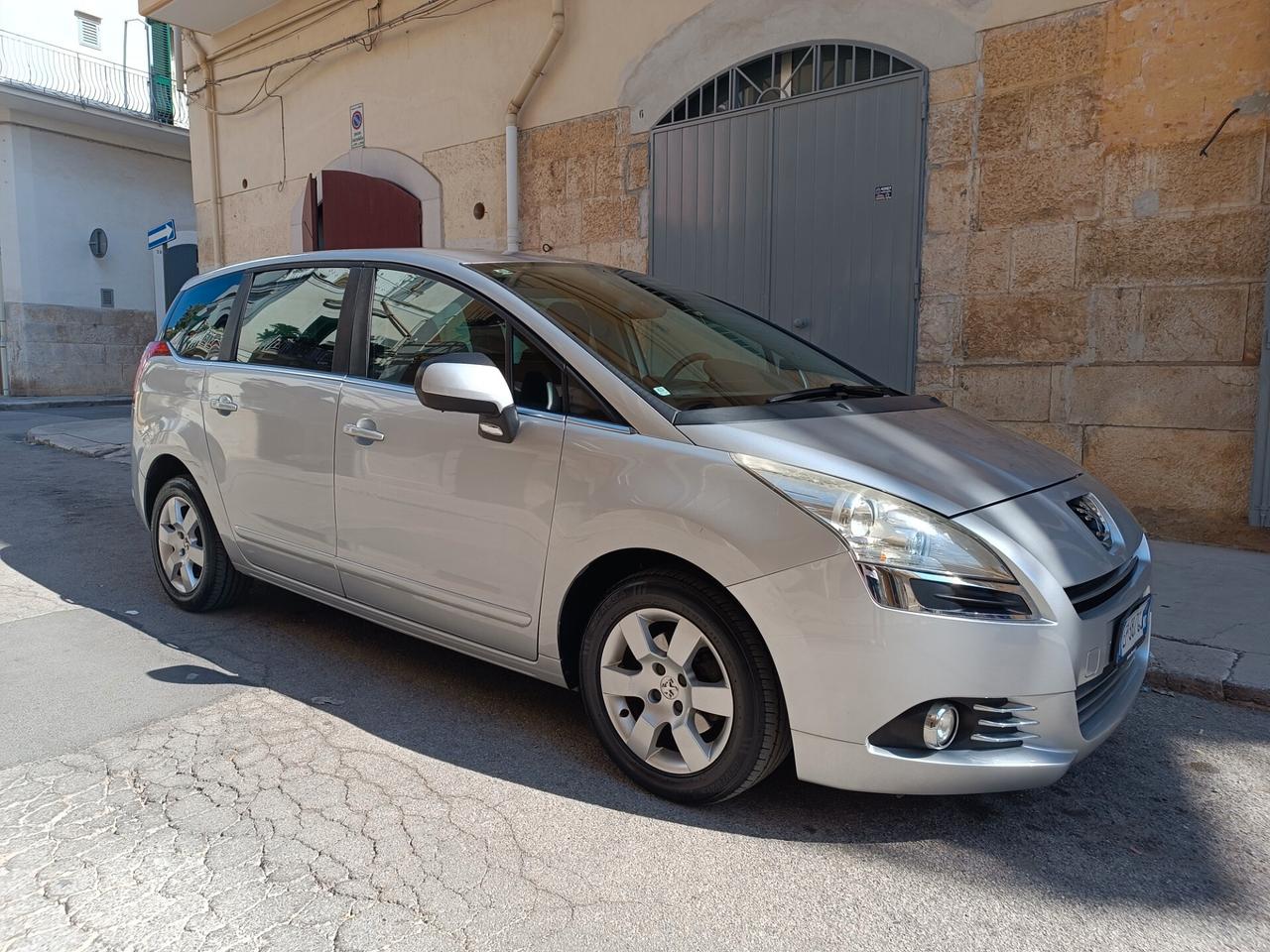 Peugeot 5008 1.6 HDi 112CV ALLURE 7 POSTI NAVI GANCIO TRAINO