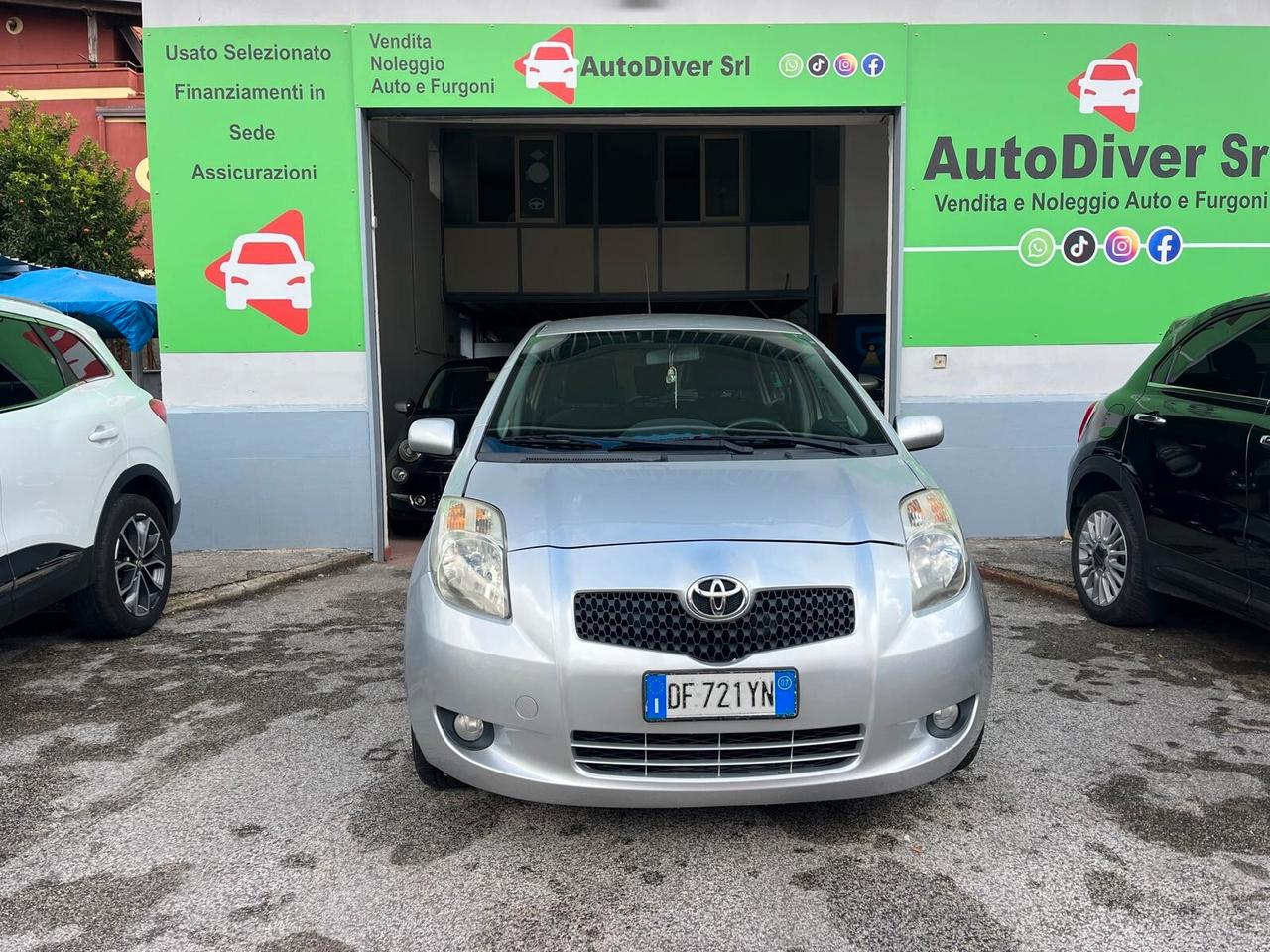 Toyota Yaris 1.0 5 porte Sol
