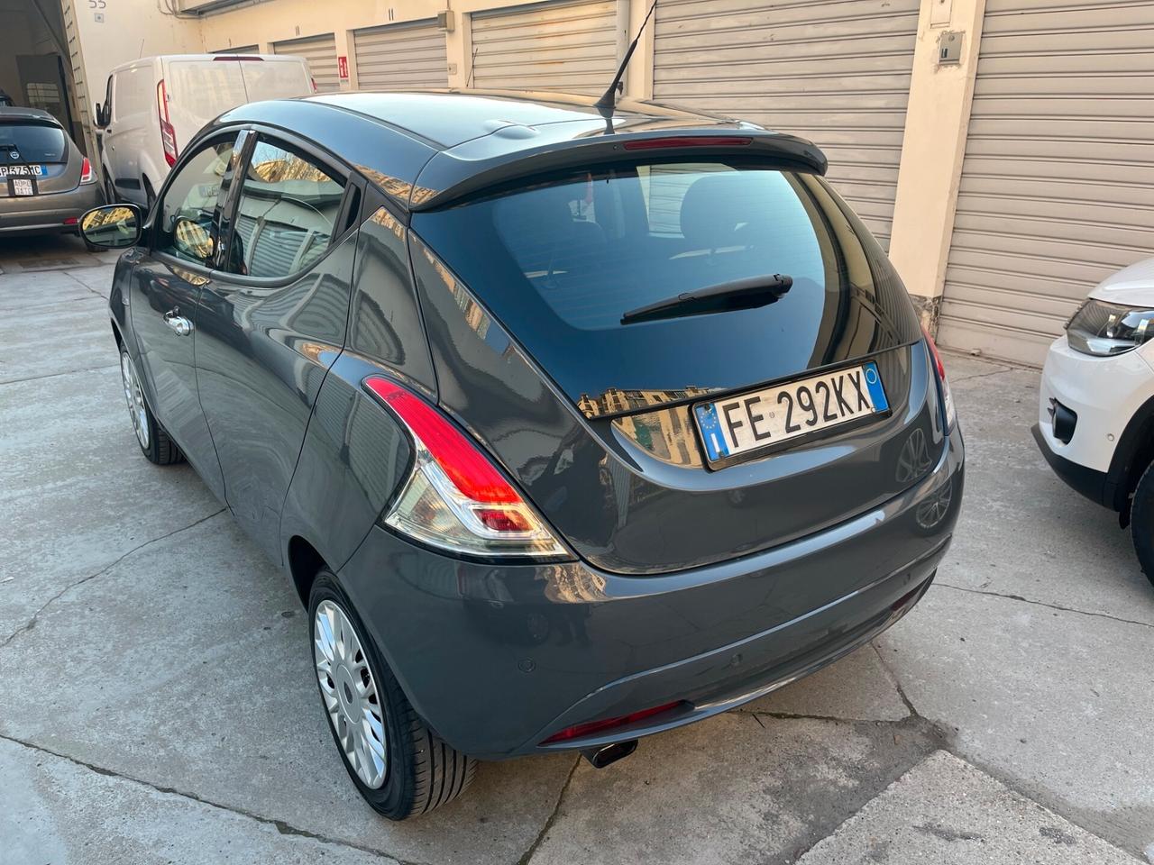 Lancia Ypsilon 1.2 69 CV 5 porte Platinum