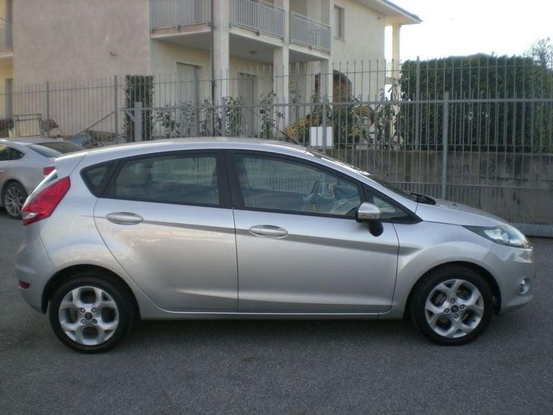 Ford Fiesta 5p 1.4 16v Titanium c/esp Gpl E5
