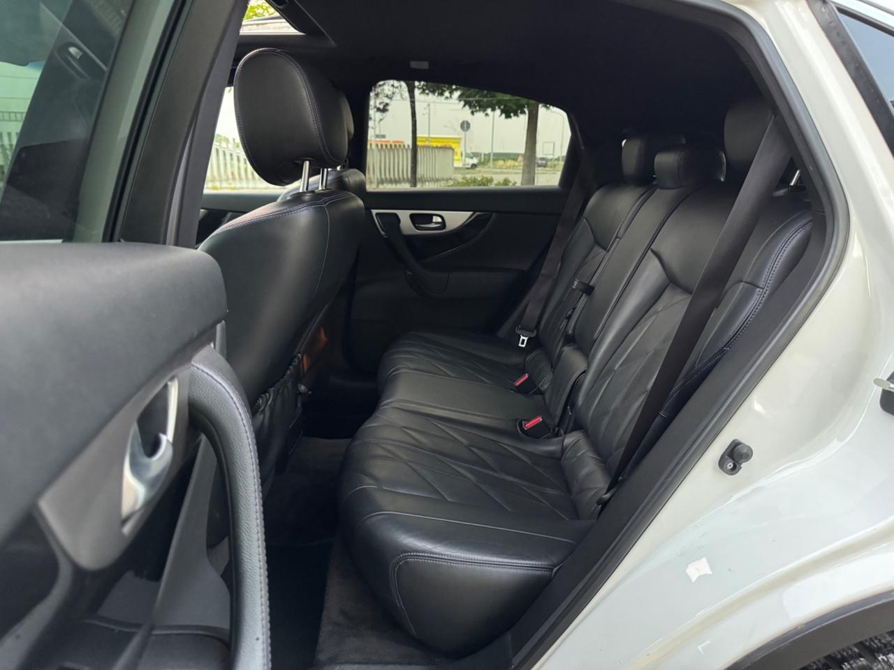 Infiniti QX70 S 3.0D V6 238cv Full