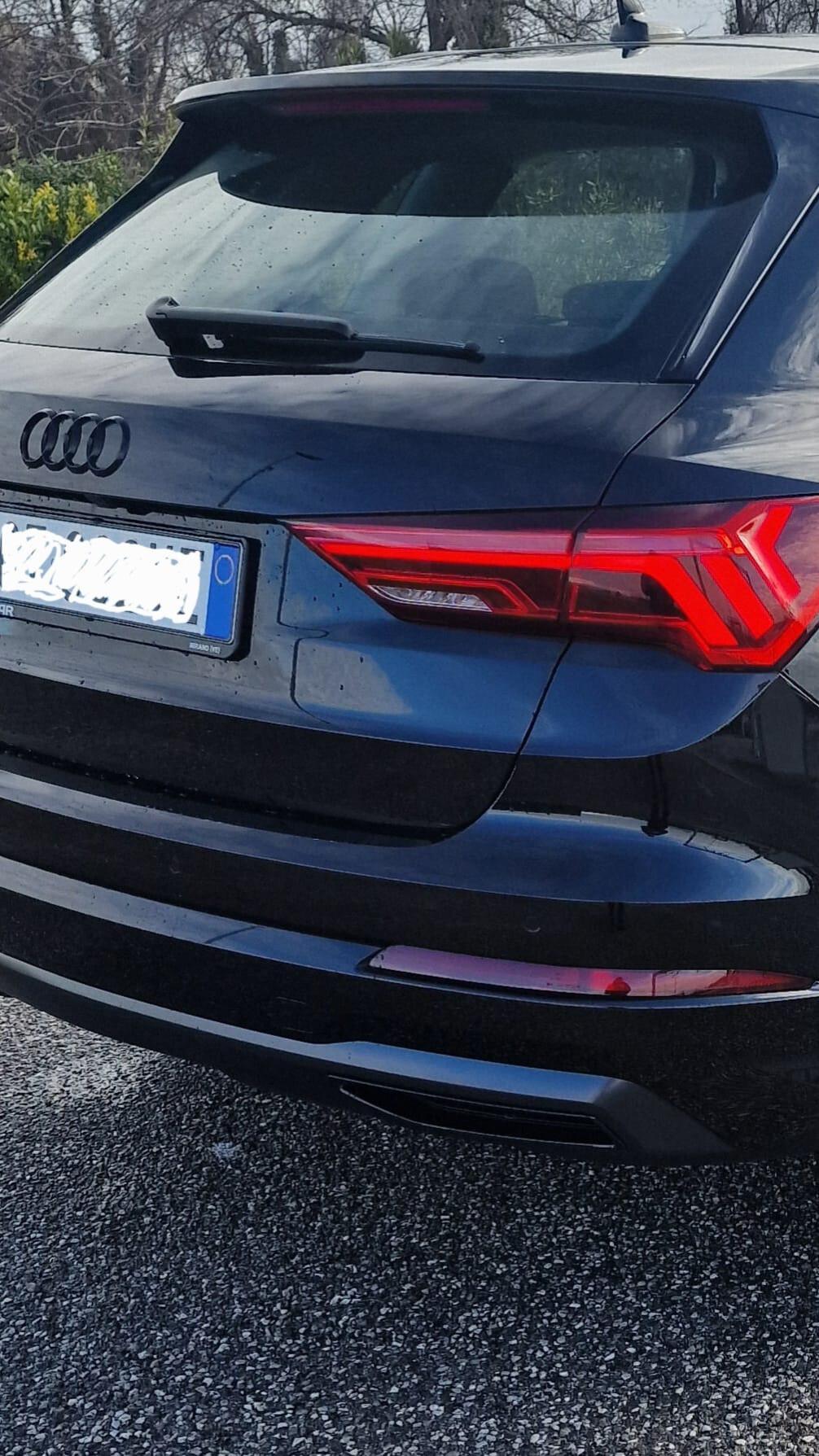 Audi Q3 35 TFSI S tronic Identity Black