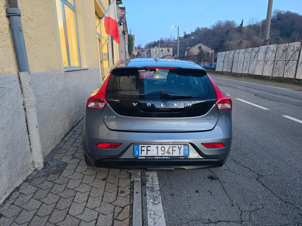 Volvo V40 D2 R design 2016 euro6 UNICOPROP