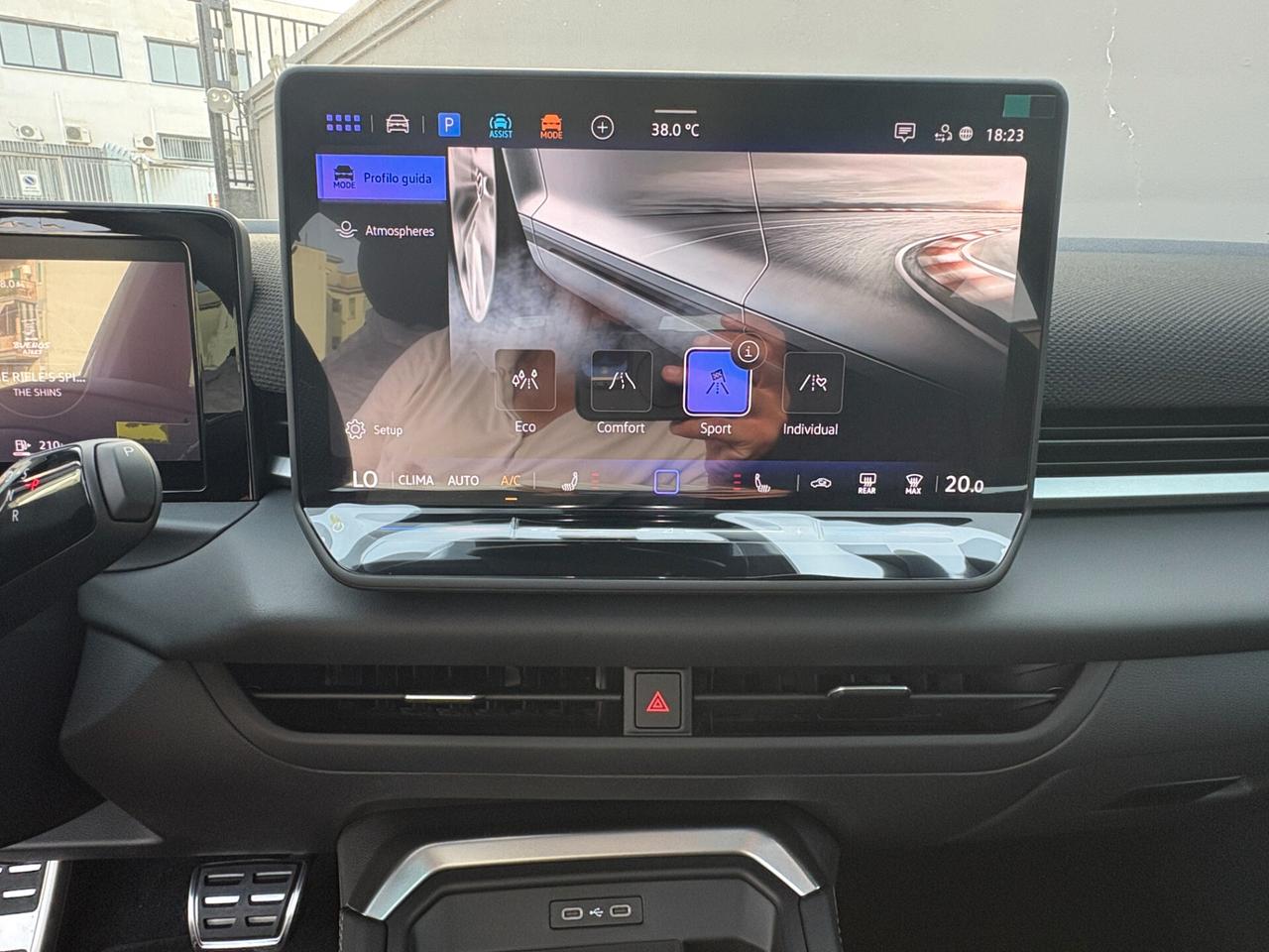 NEW VOLKSWAGEN T-ROC 1.5 eTSI ACT 150 CV DSG R-LINE