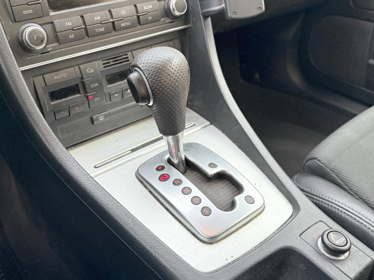 Audi A4 2.0 TDI S LINE