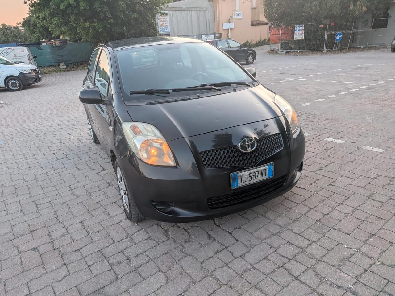 Toyota Yaris 1.0 5 porte