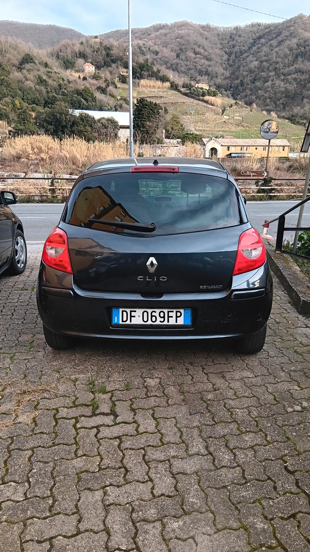 Renault Clio Storia 1.2 5 porte luxe 75cv