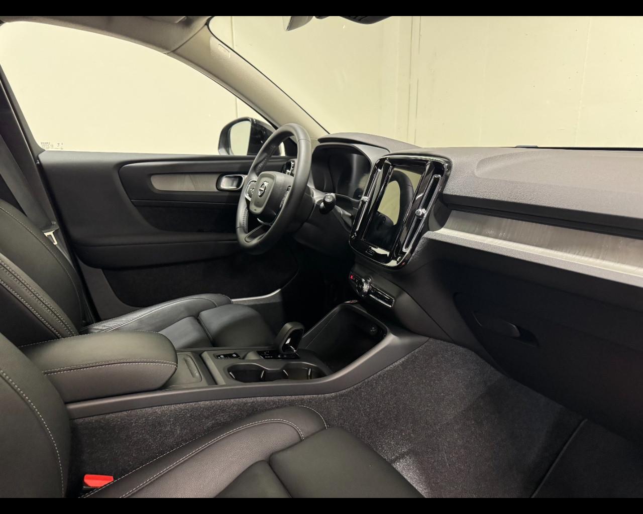 VOLVO XC40 CORE B3 AUTO