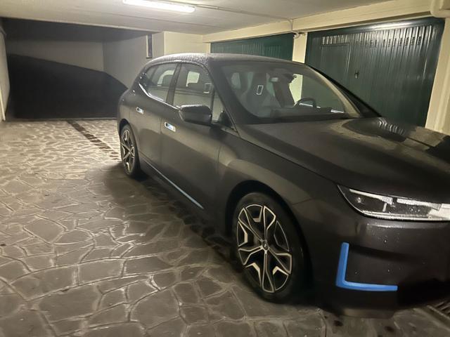 BMW iX xDrive40 Pacchetto Sportivo