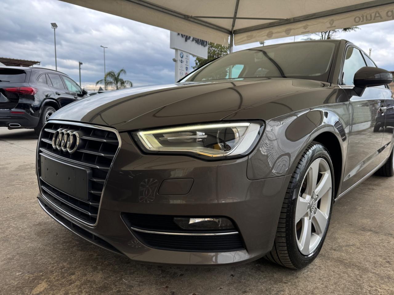 AUDI A3 2.0 TDI S TRONIC DESIGN