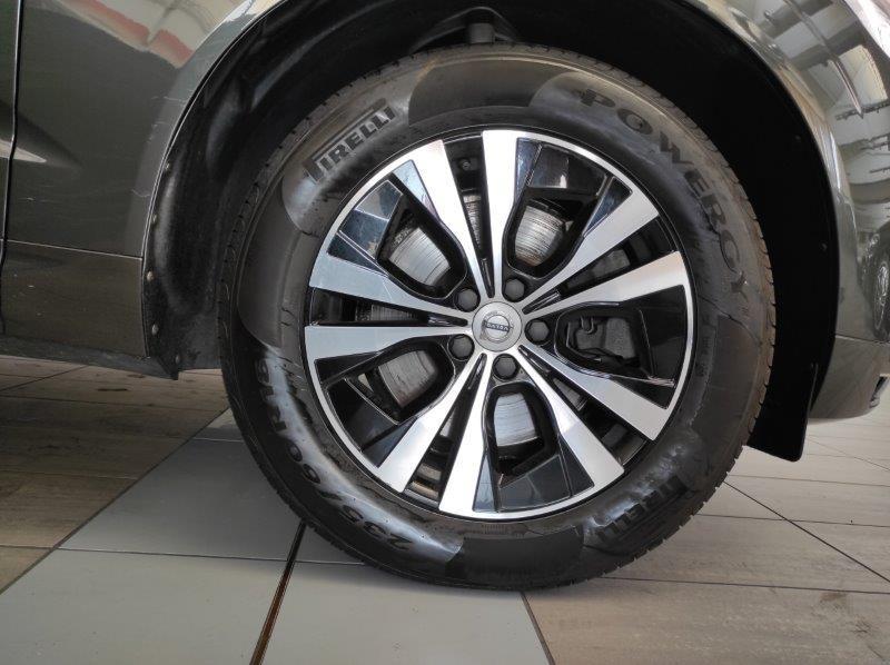 VOLVO XC60 (2017-->) - XC60 B4 Geartronic Momentum