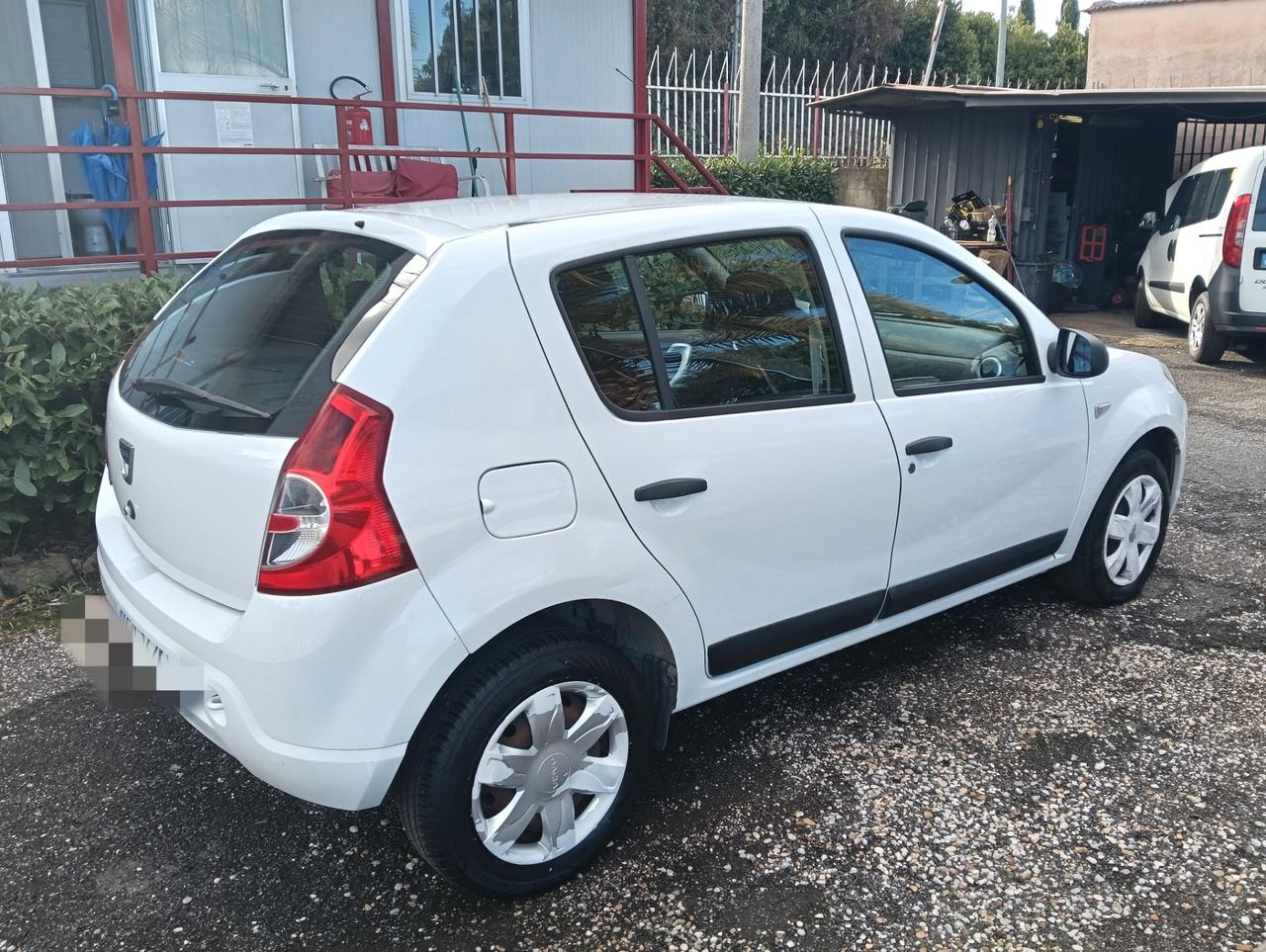 Dacia Sandero 1.2 16V Embleme