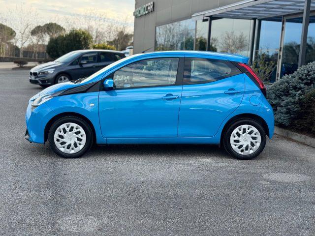 TOYOTA Aygo CONNECT 1.0 VVT-i 5 P X-BUSINESS *SERVICE TOYOTA*